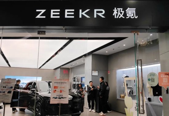 配资吧 李书福刀口向内